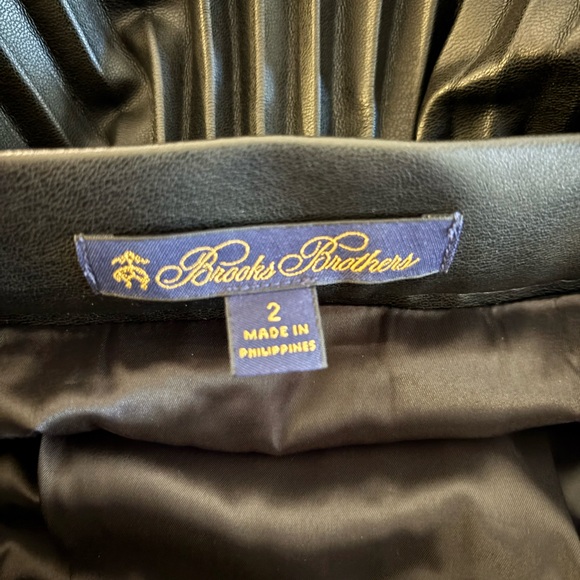 Brooks Brothers Black A-Line Pleated Faux Leather Skirt Size 2 - Picture 3 of 5